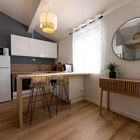Apartment 1. Proche Du Centre Et Gare